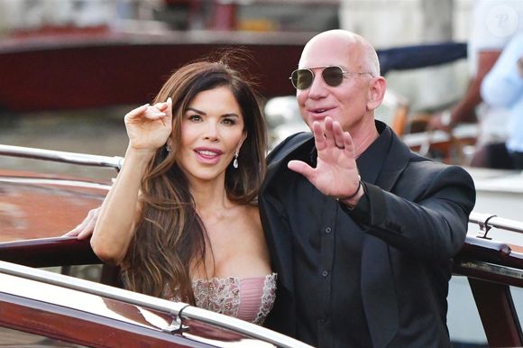 Aucune plainte officielle n'a cependant été déposée à ce sujet pour l'instant

Jeff Bezos et sa femme Lauren Sanchez au lendemain de leur cérémonie de mariage à Venise en Italie le samedi 28 juin 2025.
Crédit : Backgrid UK/ Bestimage