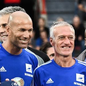 Zinedine Zidane succède officiellement à Didier Deschamps à la tête de l'équipe de France.

Zinédine Zidane, Didier Deschamps et Fabien Barthez - Les champions du monde de 98 ont défié les rugbymen du Stade toulousain lors d'une rencontre caritative pour l’association de Pascal Olmeta "Un sourire, un espoir pour la vie" sur la pelouse du stade Ernest Wallon à Toulouse, France © Agence/Bestimage