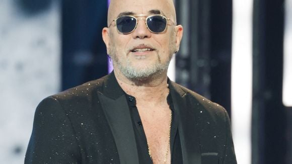 "Il n'y a pas grand chose à voir" : Pascal Obispo installé dans une maison à 600km de Paris, "entouré d'arbres et poissons"