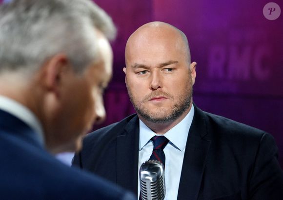 Bruno Le Maire est interviewé par Philippe Corbé sur RMC/BFMTV à Paris, France, le 22 juillet 2022 Photo par Alain Apaydin/ABACAPRESS.COM