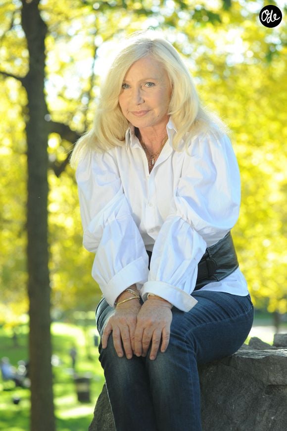 Michèle Torr en séance de photo au parc de Mont Royal à Montréal, au Québec, Canada, lors de la visite pour la promotion du spectacle "Le retour de nos idoles" en mai 2012.
Photo de Julien Reynaud/APS Medias/ABACAPRESS.COM