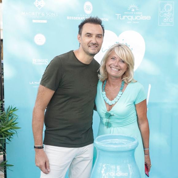 Cyril Lignac, Pascale Perez lors d'un tournoi de pétanque  place des Lices organisé par le magazine Turquoise pour l'association Sourire à la vie à Saint-Tropez le 10 août 2022.

© Jack Tribeca / Bestimage