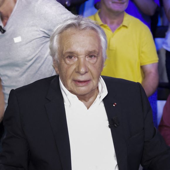 Exclusif - Michel Sardou sur le plateau de l'émission Touche pas à mon poste (TPMP) présentée en direct par C.Hanouna et diffusée sur C8 le 29 août 2022.
© Jack Tribeca / Bestimage