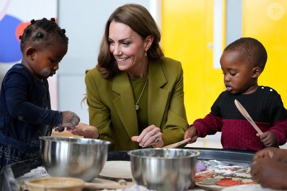 Kate Middleton Middleton, princesse de Galles, lors d'une visite à Home-Start à Oxford, le 9 octobre 2025. Home-Start UK se prépare à déployer une formation auprès de son réseau de 9 000 bénévoles sur la base de la série explicative du Centre for Early Childhood de la Royal Foundation. Photo par PA Photo/ Bestimage