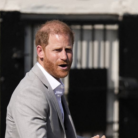 Le duc de Sussex lors d'une visite au Community Recording Studio (CRS) à Nottingham, à l'occasion de l'annonce d'un don substantiel à l'association Children in Need pour l'aider dans son travail de lutte contre la violence qui touche les jeunes. © PA Photos/ABACA