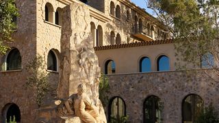 Les premières photos de l'île de Bendor de la famille Ricard, après 20 ans à l'abandon et 120 millions d'euros investis