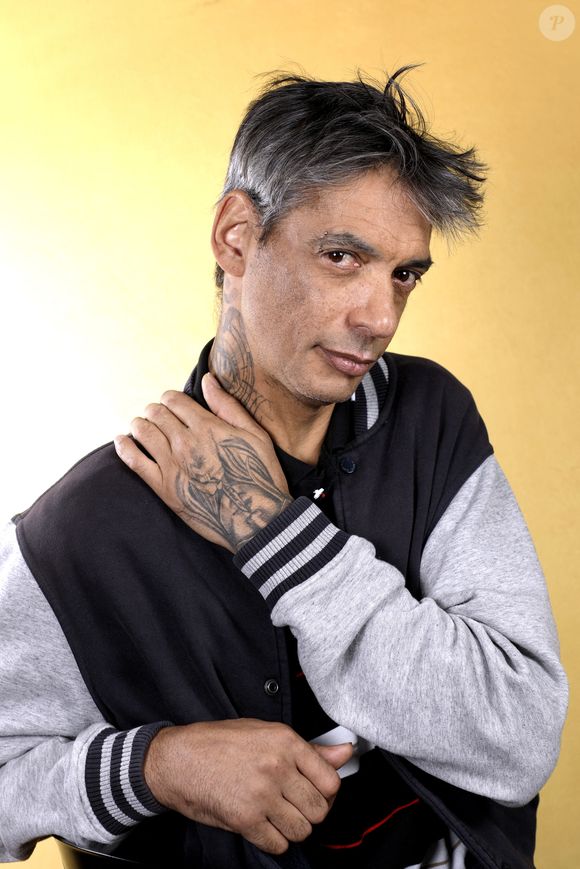 Les fans se souviennent toujours de lui, notamment pour sa performance d’Aserejé.

Portrait de Georges Alain Jones à Paris, le 16 septembre 2025.
© Cédric Perrin/Bestimage
