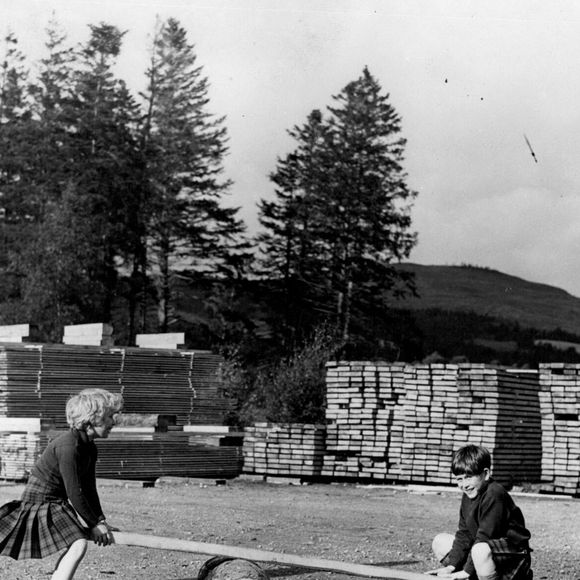 Image de Balmoral au Royaume-Uni en 1957 avec la reine Elizabeth II, le prince Philip et leurs enfants Charles et Anne 
© Keystone Press Agency/Keystone USA via ZUMAPRESS.com