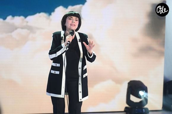 Mireille Mathieu - Enregistrement de l'émission "Vivement dimanche" aux studios Rive Gauche, présentée par M.Drucker et diffusée le 5 octobre 2025 sur France. No web pour la Belegique et la Suisse 

Photo : Guillaume Gaffiot/Bestimage