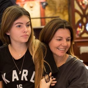 Exclusif -Thylane Blondeau et sa mère Véronika Loubry pendant le petit déjeuner avant de rejoindre le cinéma avant de se rendre à l'avant-première du film "Belle et Sébastien : l'aventure continue" au Gaumont Opéra à Paris, le 29 novembre 2015. © Romuald Meigneux / Bestimage