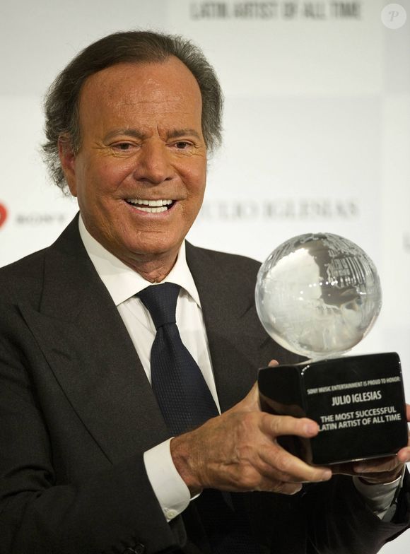 Julio Iglesias a été déclaré le plus grand artiste latino de tous les temps lors d'une cérémonie à Londres. Le 12 mai 2014  Julio Iglesias named The Most Successful Latin Artist of All Time at an award ceremony in London12/05/2014 - Londres