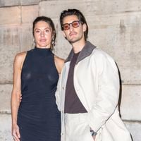 Pierre Niney et sa compagne Natasha Andrews, Sophie Marceau plus radieuse que jamais... les stars brillent au défilé Jacquemus
