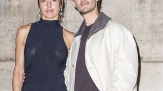 Pierre Niney et sa compagne Natasha Andrews, Sophie Marceau plus radieuse que jamais... les stars brillent au défilé Jacquemus
