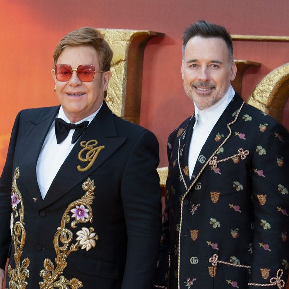 Elton John et son mari David Furnish à la première du film "Le Roi Lion" au cinéma Odeon Luxe Leicester Square à Londres, le 14 juillet 2019.

Agence / Bestimage