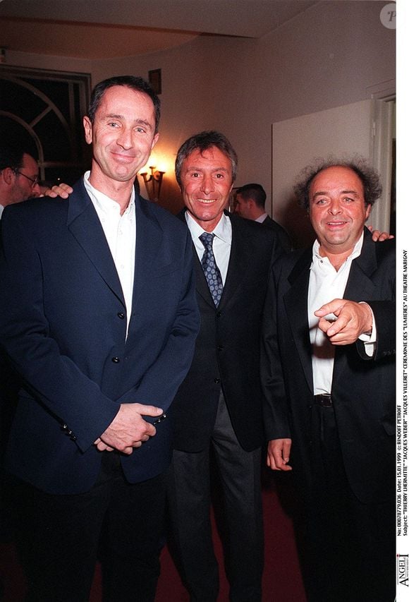 Alexandre défend le travail de son père dans "Le dîner de cons". 

Thierry Lhermitte, Francis Veber et Jacques Villeret à Paris en 1999. © Bestimage