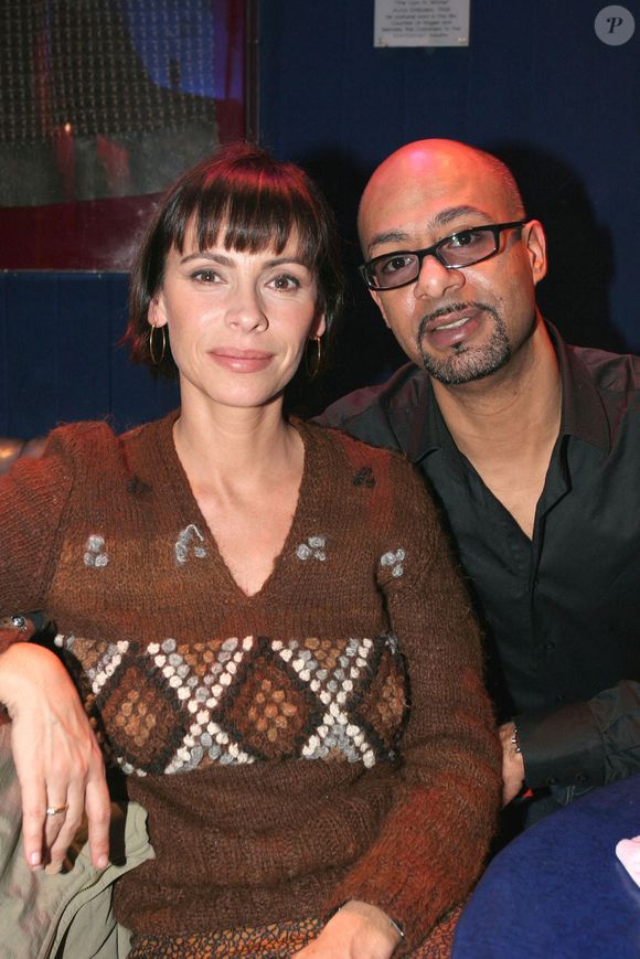 L'actrice française Mathilda May et PR Amor assistent à la première de 'Un Ticket pour l'Espace' au Planet Hollywood à Paris, France, 13 janvier 2006. Photo Benoit Pinguet/ABACAPRESS.COM