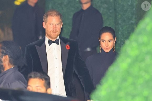 Le prince Harry et Meghan Markle quittant la soirée d'anniversaire de Kris Jenner à Beverly Hills, dans la maison de Jeff Bezos, le 8 novembre 2025. © Backgrid USA / Bestimage