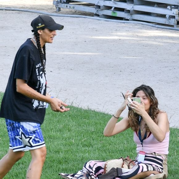 Exclusif - Vanille Clerc et Roxane Depardieu à l’espace VIP au Longines Paris Eiffel Jumping au pied de la Tour Eiffel sur le Champ-de-Mars à Paris, France, le 21 juin 2025. © Perusseau-Veeren/Bestimage