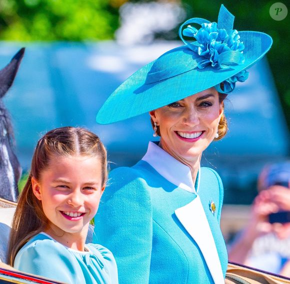 La princesse Charlotte de Galles, Catherine (Kate) Middleton, princesse de Galles, - Les membres de la famille royale britannique arrivent à Buckingham Palace pour la cérémonie Trooping the Colour à Londres, le 14 juin 2025. Affecté par le crash du Boeing 787 Dreamliner à Ahmedabad du 12 juin, le souverain et les officiels porteront un brassard noir en hommage aux plus de 270 victimes. Bon nombre d'elles étaient des ressortissants britanniques.
© Backgrid / Bestimage