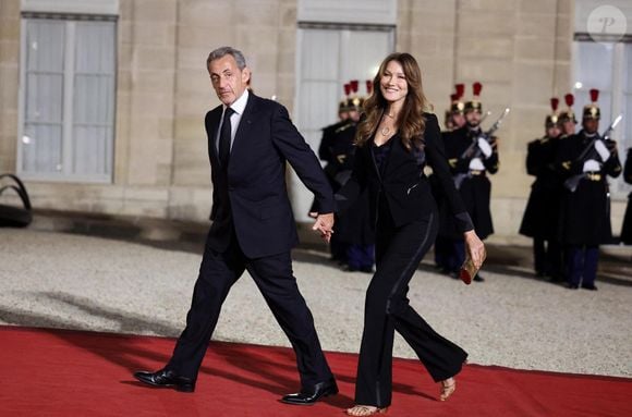 Nicolas Sarkozy et sa femme Carla Bruni-Sarkozy lors de l'accueil par le couple présidentiel français du président du Kazakhstan au palais de l'Elysée à Paris pour un dîner d'état le 5 novembre 2024. © Dominique Jacovides / Bestimage