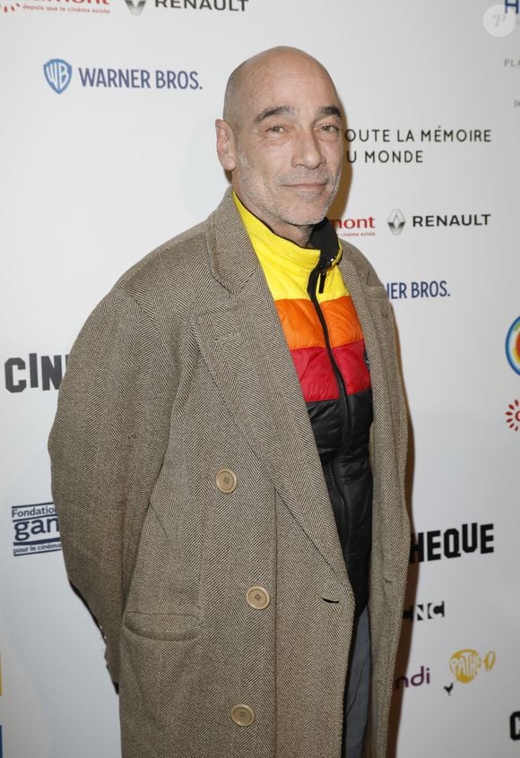 Jean-Marc Barr lors du photocall de la soirée d'ouverture de la 8ème édition du Festival International du Film Restauré (FIFR) "Toute la mémoire du monde" à la Cinémathèque française à Paris, France, le 4 mars 2020. © Marc Ausset-Lacroix/Bestimage