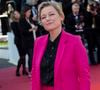 Elle est la bonne copine, la girl next door à laquelle il est facile de s'identifier.
Anne-Elisabeth Lemoine lors de la montée des marches de la cérémonie de clôture du 72ème Festival International du Film de Cannes, le 25 mai 2019.