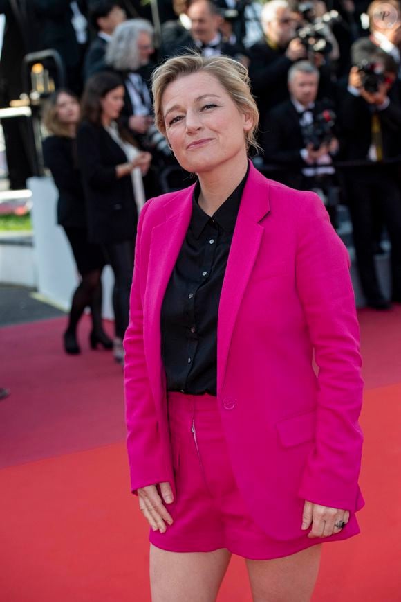 Elle est la bonne copine, la girl next door à laquelle il est facile de s'identifier. 

Anne-Elisabeth Lemoine lors de la montée des marches de la cérémonie de clôture du 72ème Festival International du Film de Cannes, le 25 mai 2019.