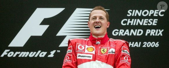 Le pilote allemand de Formule 1 Michael Schumacher de la Scuderia Ferrari célèbre sur le podium après avoir remporté le Grand Prix de Chine sur le circuit international de Shanghai près de Shanghai, en Chine, le 1er octobre 2006. Photo by Gero Breloer/DPA/Cameleon/ABACAPRESS.COM