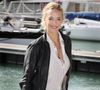 Elle était "très Parisienne" et sortait beaucoup

Hélène de Fougerolles - Photocall du téléfilm "Mention Particulière" lors de la 19ème édition du Festival de la Fiction TV de la Rochelle, France, le 14 septembre 2017. © Patrick Bernard/Bestimage
