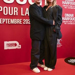 Marc Lavoine et sa compagne Adriana Karembeu au photocall du "concerto pour la paix" de Omar Harfouch au Théâtre des Champs-Elysées à Paris le 18 septembre 2024. © Perusseau / Tribeca / Bestimage