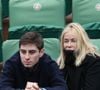 D'ailleurs, l'actrice de "Manon des sources" a publié sur Instagram un cliché de son fils Yohann ayant hérité de ses beaux yeux bleus.
Emmanuelle Béart et son fils Johan Moreau Moreau - People dans les tribunes des internationaux de France de Roland Garros à Paris le 3 juin 2016. © Cyril Moreau / Bestimage