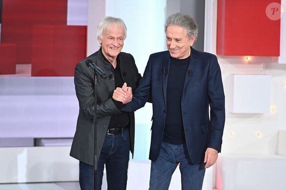 Exclusif - Dave et Michel Drucker - Enregistrement de l'émission "Vivement dimanche" au studio Gabriel à Paris, le 17 avril 2024, présentée par M.Drucker, et diffusée le 28 avril 2024 sur France 3. 
© Guillaume Gaffiot / Bestimage