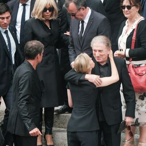 Brigitte Macron, Michel Drucker, Audrey Crespo-Mara - Sorties des obsèques de Thierry Ardisson en l’église Saint-Roch de Paris, France, le 17 juillet 2025. © Bestimage