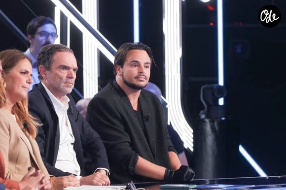 Yann Moix et Yanis Marshall sur le plateau de l'émission "Touche pas à mon poste" (TPMP) diffusée en direct sur C8 le 10 octobre 2023.

© Jack Tribeca / Bestimage