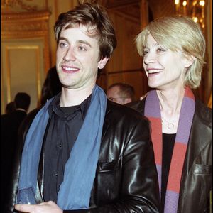 Archives - Françoise Hardy et son fils Thomas Dutronc à l'Olympia en 2001. RINDOFF-GUIREC / BESTIMAGE