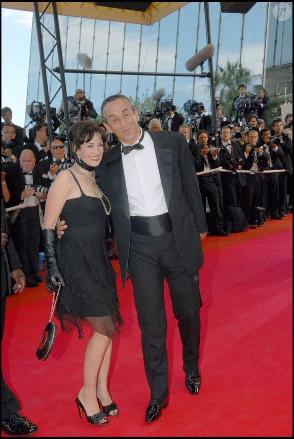 Thierry Ardisson et Béatrice Loustalan - Montée des marches pour la clôture du 60e Festival de Cannes en 2007.
RACHID BELLAK / BESTIMAGE