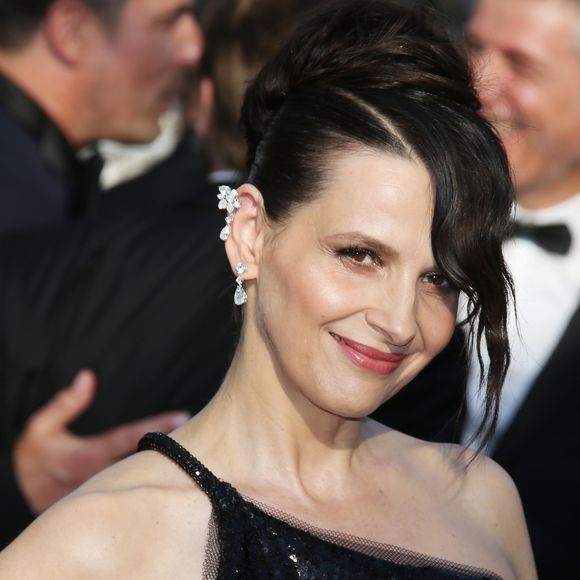 Juliette Binoche- Montée des marches de la cérémonie de clôture du 70ème Festival International du Film de Cannes, France, le 28 mai 2017. © Denis Guignebourg/Bestimage
