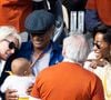 L’artiste a été vu avec sa petite fille de 7 mois dans les bras
Yannick Noah, sa compagne Malika et leur fille Keelaani lors de l'hommage à R.Nadal lors des internationaux de France de tennis à Roland Garros le 25 mai 2025. © Jacovides / Moreau / Bestimage