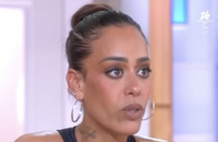 Invitée sur le plateau de l'émission "C à vous" sur France 5, Amel Bent s'est livrée avec une sincérité désarmante sur une perte très douloureuse : celle de sa grand-mère.

Amel Bent dans l'émission "C à Vous",  France 5
