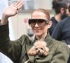 La première série de concerts parisiens de Céline Dion s'est achevée après seize soirées spectaculaires à la Plénitude Arena.

Céline Dion quitte l'hôtel "Royal Monceau" avec ses fils Nelson et Eddy et son chien après sa série de concerts à Paris.

© Christian Liewig / Bestimage