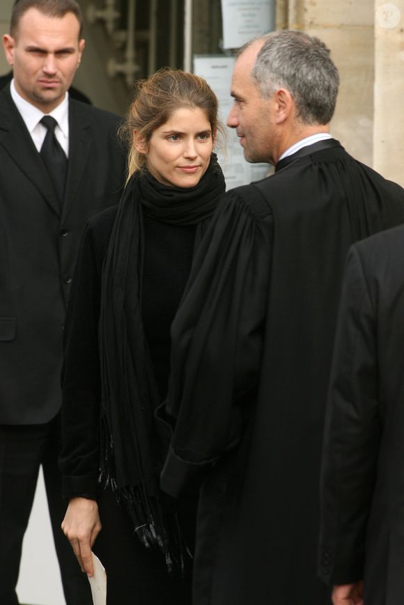 Archives - Alice Taglioni aux obsèques de Jocelyn Quivrin au Temple de l'étoile à Paris le 21 novembre 2009