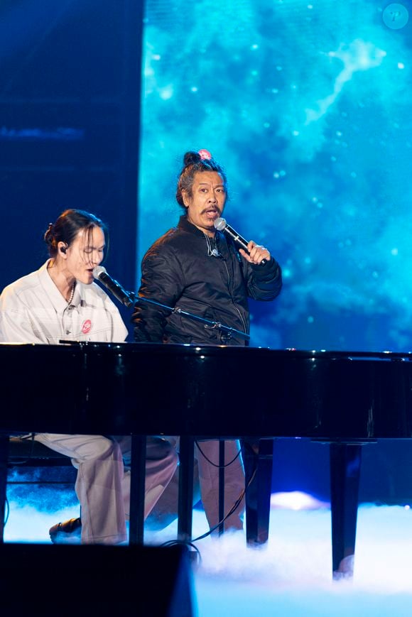 Exclusif - Bun Hay Mean et Nuit Incolore - Enregistrement de l'émission "Tout le monde chante contre le cancer" au Cirque Phénix à Paris, présentée par J.Anthony et E.Gossuin et diffusée le 4 janvier sur W9 © C.Clovis-P.Perusseau / Bestimage