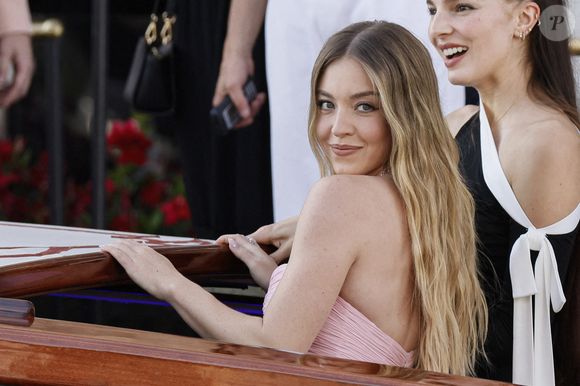 Sydney Sweeney quitte l'hôtel Gritti pour assister à la cérémonie de mariage sur l'île de San Giorgio avant le mariage de Jeff Bezos et Lauren Sanchez le 27 juin 2025 à Venise, Italie. Photo by Marco Piovanotto/ABACAPRESS.COM