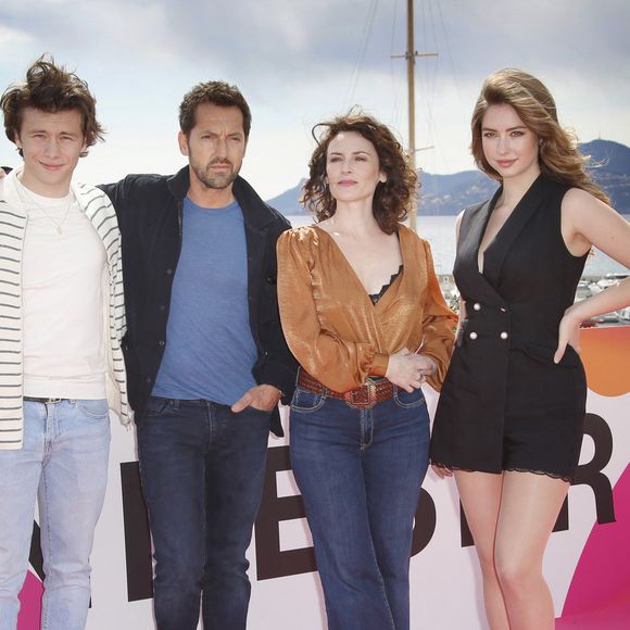 Le casting de la série "Ici tout commence" au Palais des Festivals et des Congrès de Cannes, le 2 avril 2022. 

Photo : Christophe Aubert / Bestimage