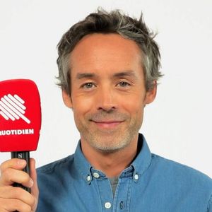 Yann Barthès - Affiche promo pour Quotidien sur TMC.
Crédit : Facebook