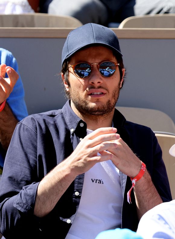 Le chanteur Vianney (Vianney Bureau) - Les célébrités dans les tribunes lors des internationaux de France de Tennis de Roland Garros 2022 à Paris, France, le 2 juin 2022. © Dominique Jacovides/Bestimage