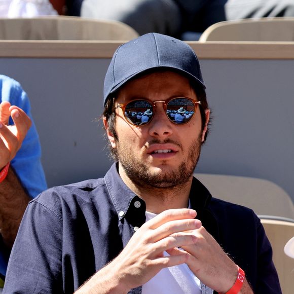 Le chanteur Vianney (Vianney Bureau) - Les célébrités dans les tribunes lors des internationaux de France de Tennis de Roland Garros 2022 à Paris, France, le 2 juin 2022. © Dominique Jacovides/Bestimage