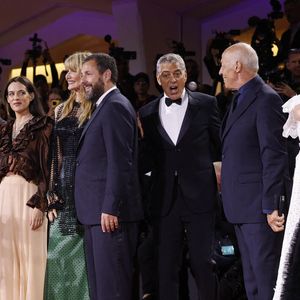 L'équipe de "Jay Kelly" au Festival international du film de Venise au Lido de Venise, le 28 août 2025. 

Photo : DPA / ABACA