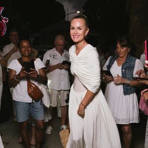 Exclusif - Hommage de Laeticia Hallyday et de sa fille Joy pour le huitième anniversaire de la mort de Johnny Hallyday au cimetière de Lorient sur l'île de Saint-Barthélemy, Antilles françaises, France, le 5 décembre 2025. © Sam Delpech/Bestimage