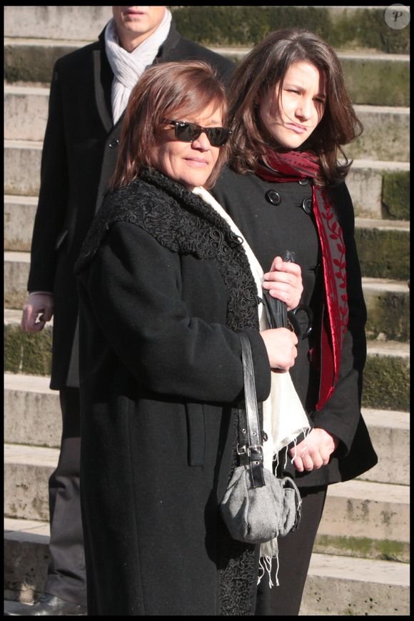 Giulia Salvatori et sa fille Lola Vogel - Les obsèques de Annie Girardot le 4 mars 2011 en l’église Église Saint‑Roch à Paris. 

Photo : DOMINIQUE JACOVIDES / BESTIMAGE
